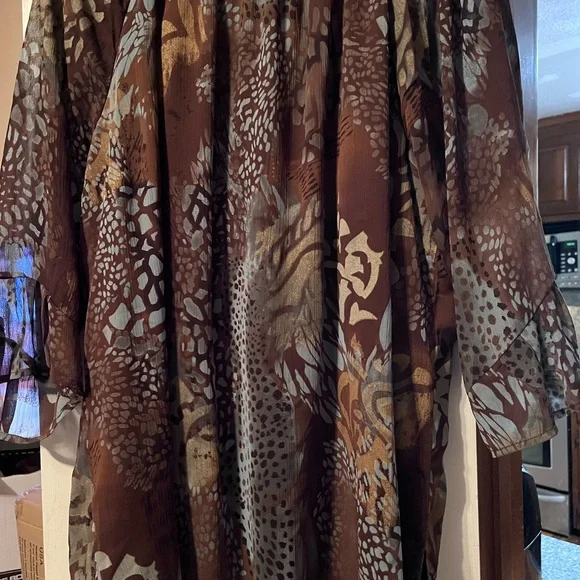 Dress Barn Brown and Taupe Sheer Patterned Peasant Blouse - Picture 4 of 4
